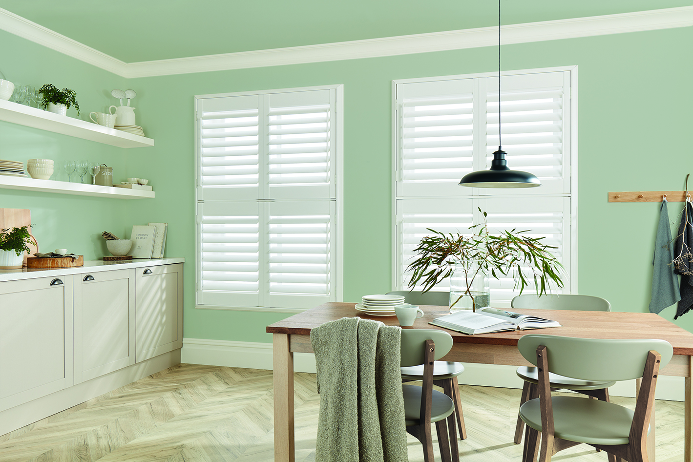 LL_2019_Shutters_Cotton_89mm_Classic_Frame_Tier on tier_Main_Open_Kit_Green_Mail